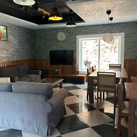 Appartamento Kv By Halcyon Traveltech Anachal Esterno foto
