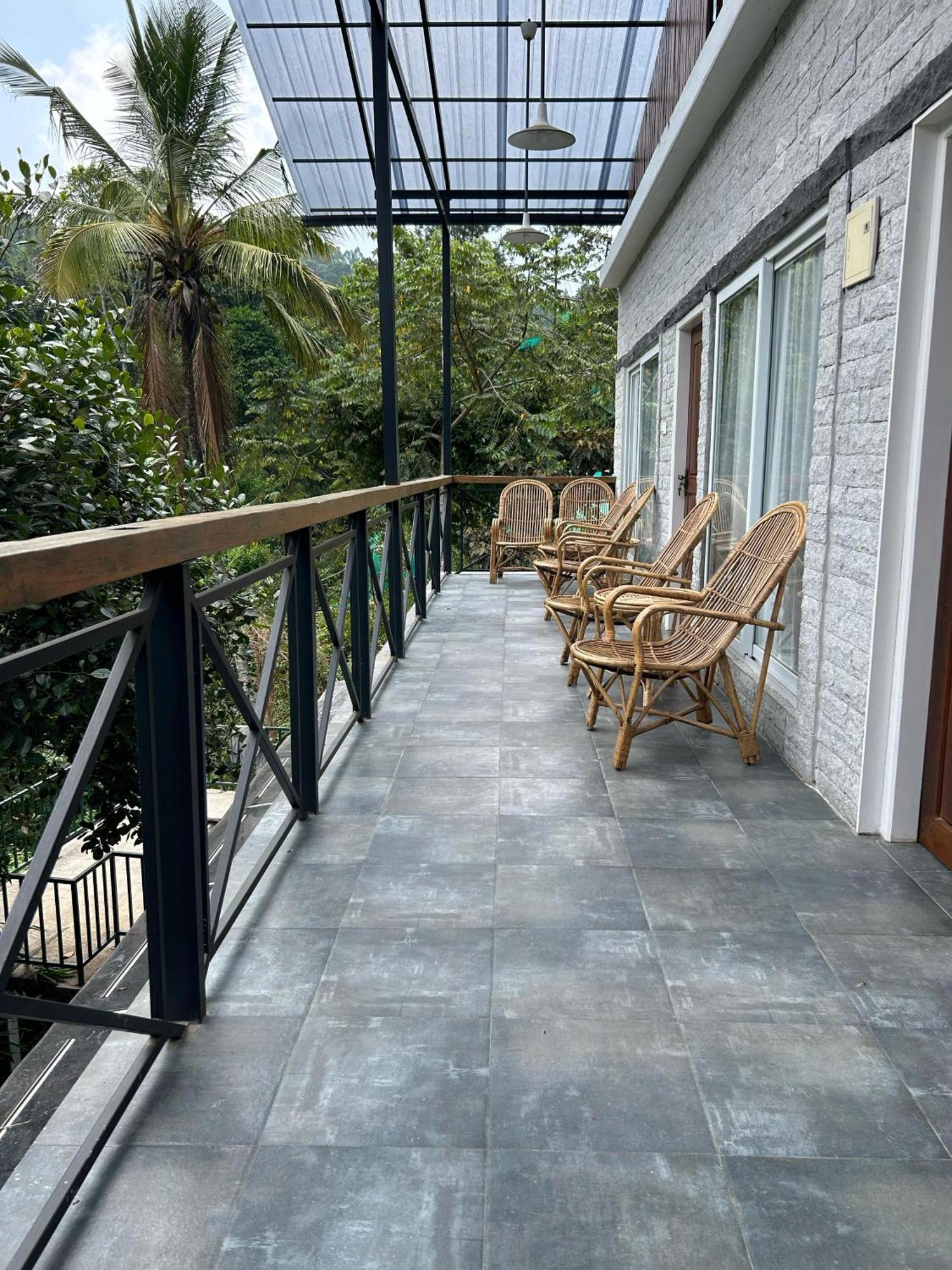 Appartamento Kv By Halcyon Traveltech Anachal Esterno foto