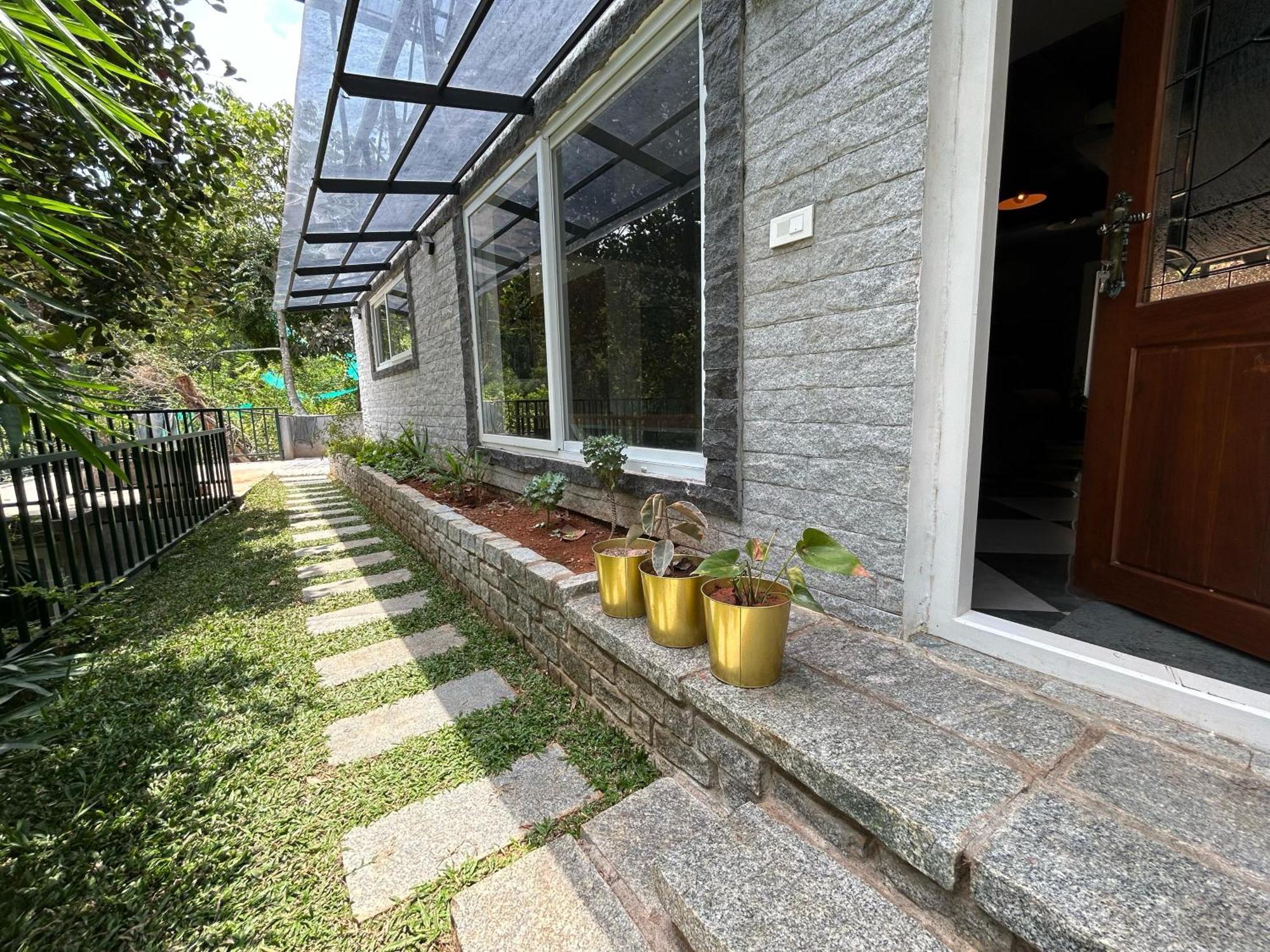 Appartamento Kv By Halcyon Traveltech Anachal Esterno foto